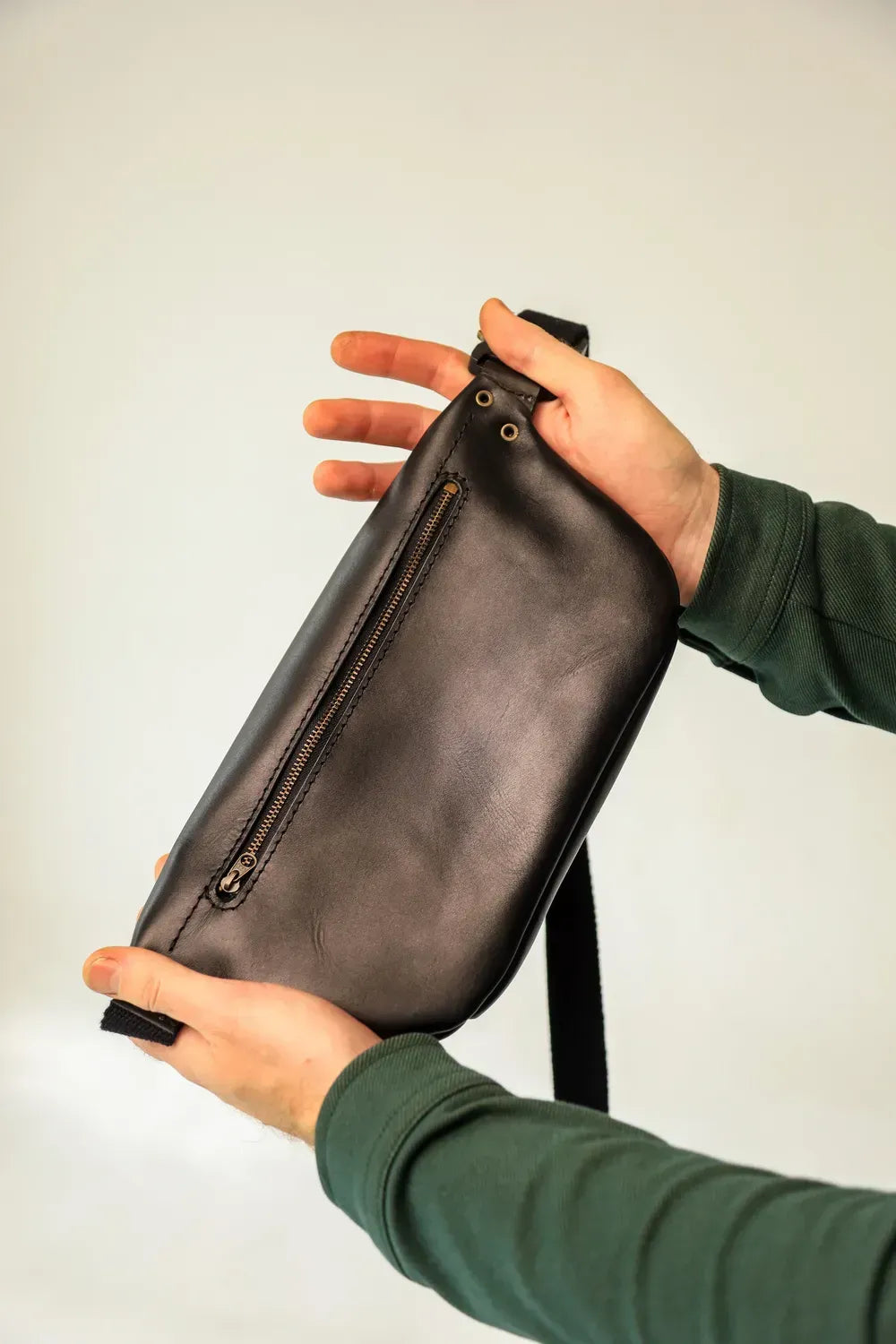 Sac banane en cuir noir