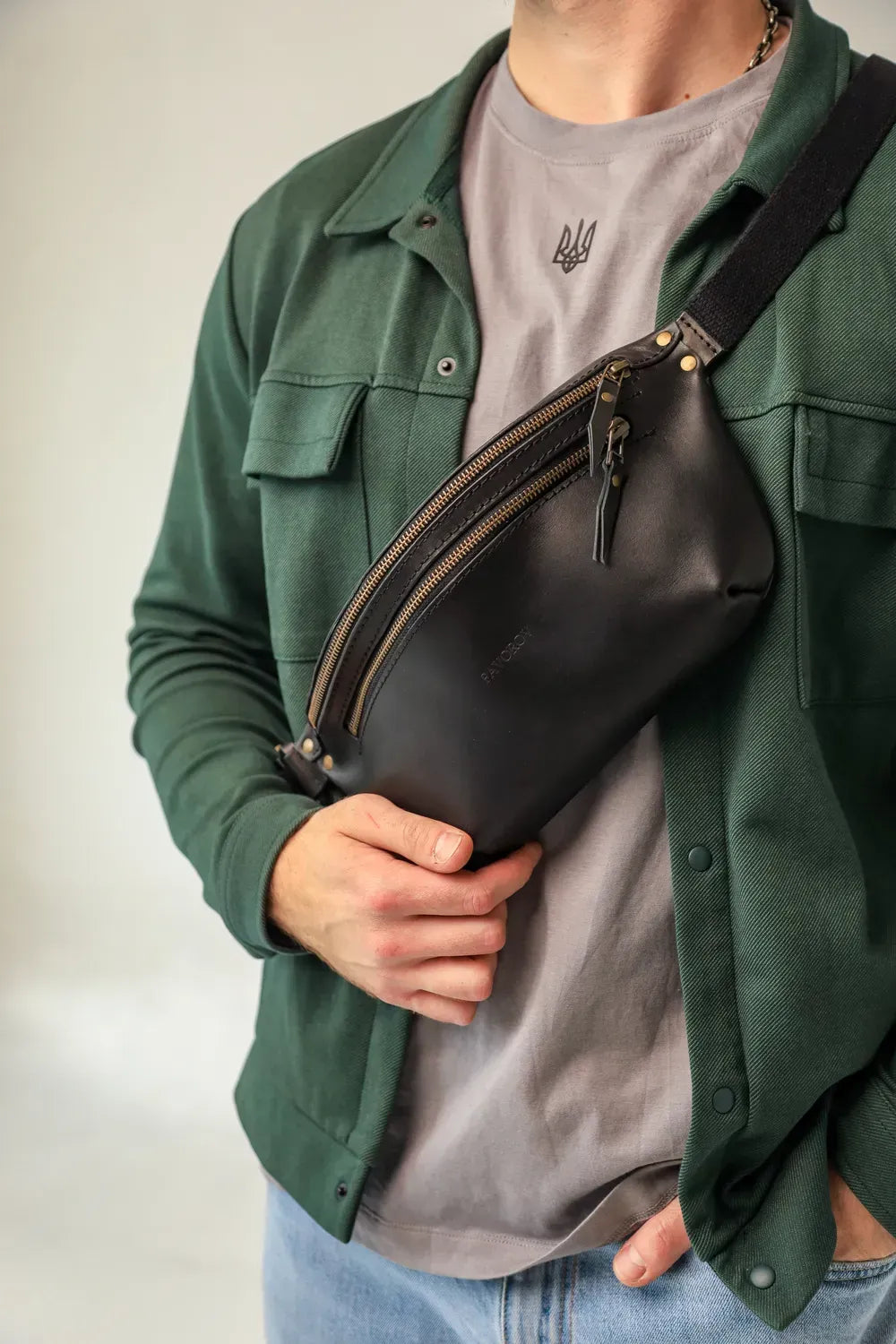 Sac banane en cuir noir
