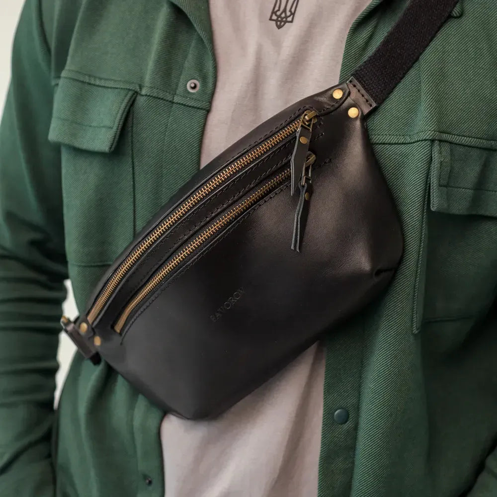 Sac banane en cuir noir