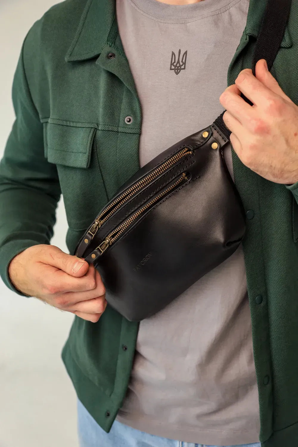 Sac banane en cuir noir